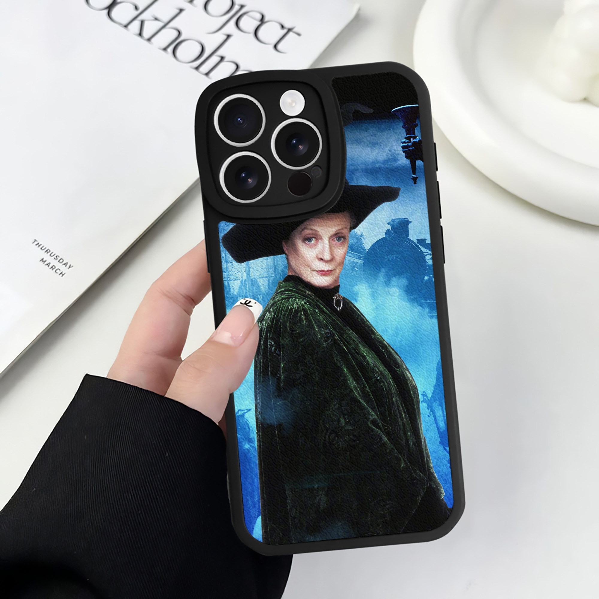 （画像用） Harry Potter ハリー・ポッターシリーズ 【iPhone 16シリーズ対応】シリコンスマホケース（レザー調） 材質：シリコン
